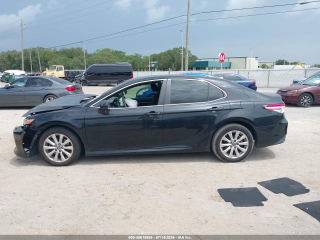 45615688 :رقم المزاد ، JTNB11HKXJ3007230 vin ، 2018 Toyota Camry Le مزاد بيع