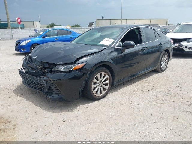 45615688 :رقم المزاد ، JTNB11HKXJ3007230 vin ، 2018 Toyota Camry Le مزاد بيع