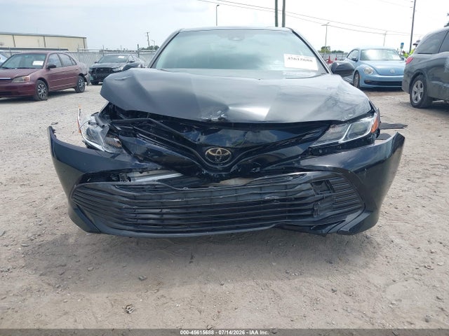 45615688 :رقم المزاد ، JTNB11HKXJ3007230 vin ، 2018 Toyota Camry Le مزاد بيع