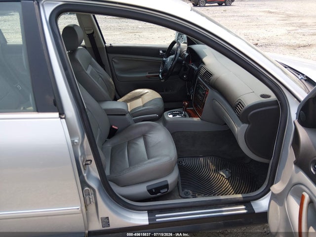 2004 Volkswagen Passat Glx მანქანა იყიდება აუქციონზე, vin: WVWRH63BX4P041314, აუქციონის ნომერი: 45615837