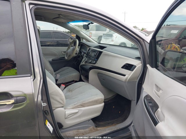 Продажа на аукционе авто 2011 Toyota Sienna, vin: 5TDKA3DCXBS006643, номер лота: 45615847