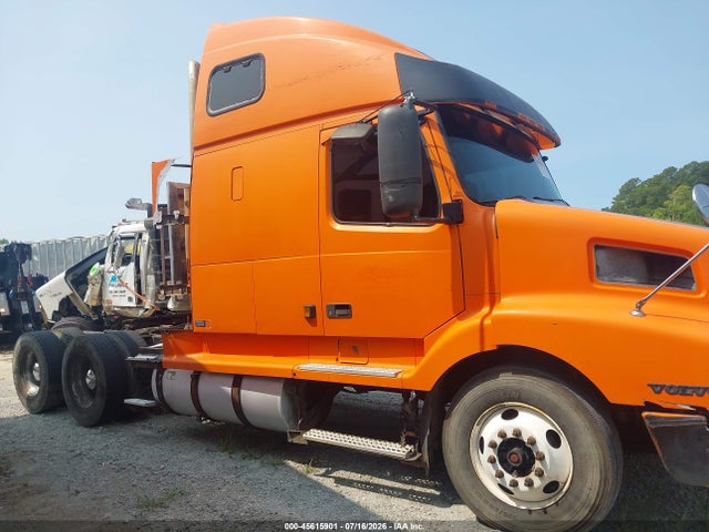 Aukcja sprzedaży 2002 Volvo Vn, vin: 4V4NC9GH02N330518, numer aukcji: 45615901