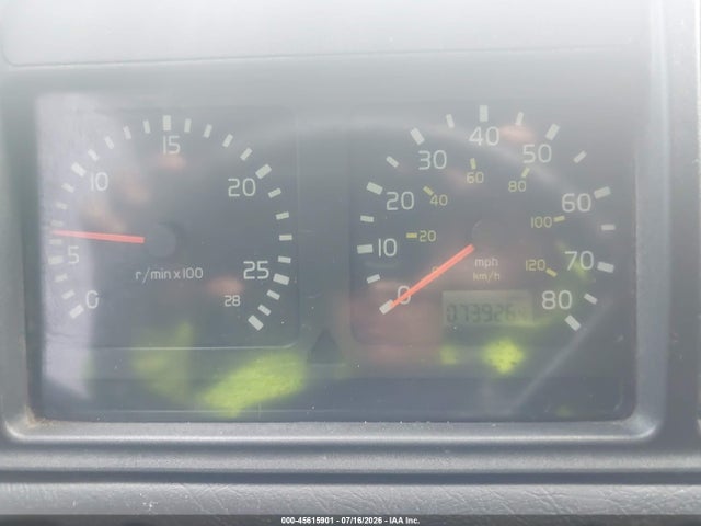 Aukcja sprzedaży 2002 Volvo Vn, vin: 4V4NC9GH02N330518, numer aukcji: 45615901