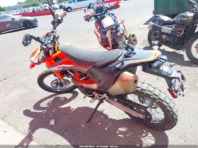 45616012 :رقم المزاد ، VBKLEV409MM709545 vin ، 2021 Ktm 690 Enduro R مزاد بيع