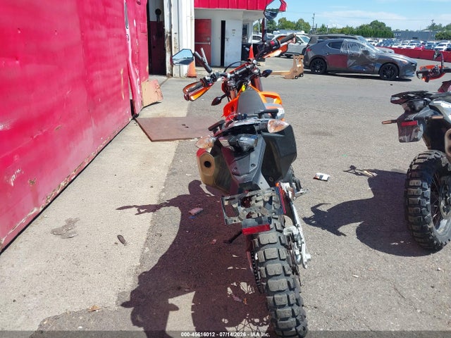 45616012 :رقم المزاد ، VBKLEV409MM709545 vin ، 2021 Ktm 690 Enduro R مزاد بيع