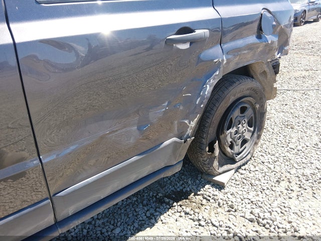 1C4NJPBB5FD157924 Jeep Patriot Sport