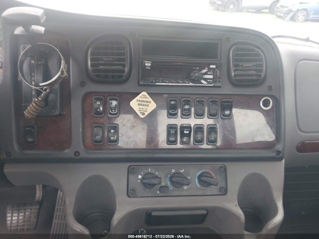 Freightliner M2 106 2018 1FVACWFCXJHJU1603 Image 13