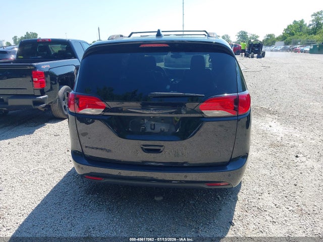 45617062 :رقم المزاد ، 2C4RC1FG8JR261120 vin ، 2018 Chrysler Pacifica Touring Plus مزاد بيع