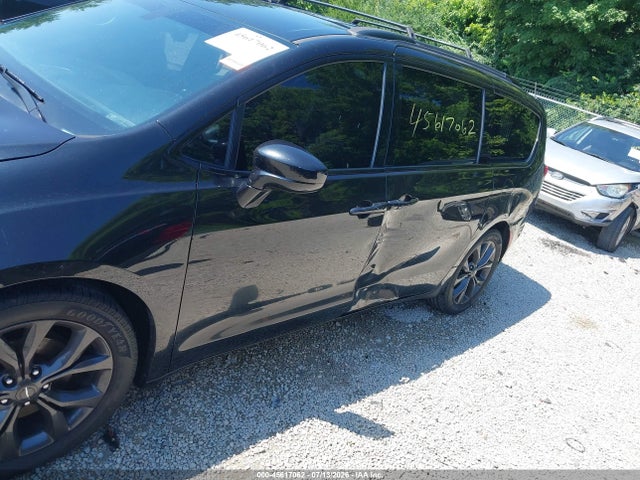 45617062 :رقم المزاد ، 2C4RC1FG8JR261120 vin ، 2018 Chrysler Pacifica Touring Plus مزاد بيع