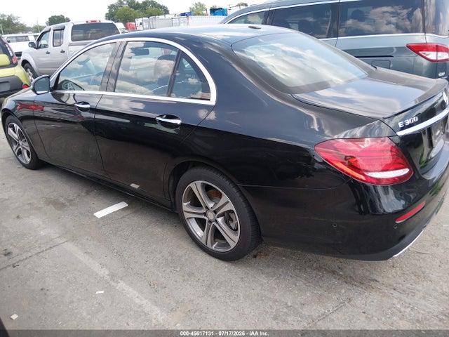 45617131 :رقم المزاد ، WDDZF4JB4HA085899 vin ، 2017 Mercedes-benz E 300 مزاد بيع
