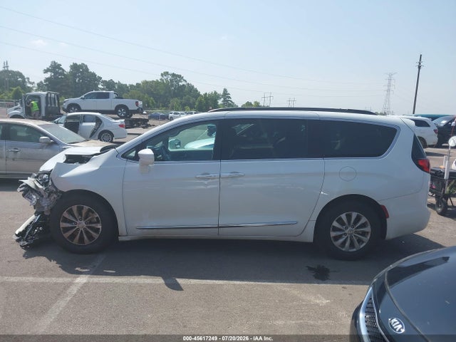 45617249 :رقم المزاد ، 2C4RC1BGXHR620645 vin ، 2017 Chrysler Pacifica Touring-l مزاد بيع