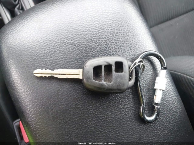 2T3ZFREV9FW145136 Toyota RAV4 LE