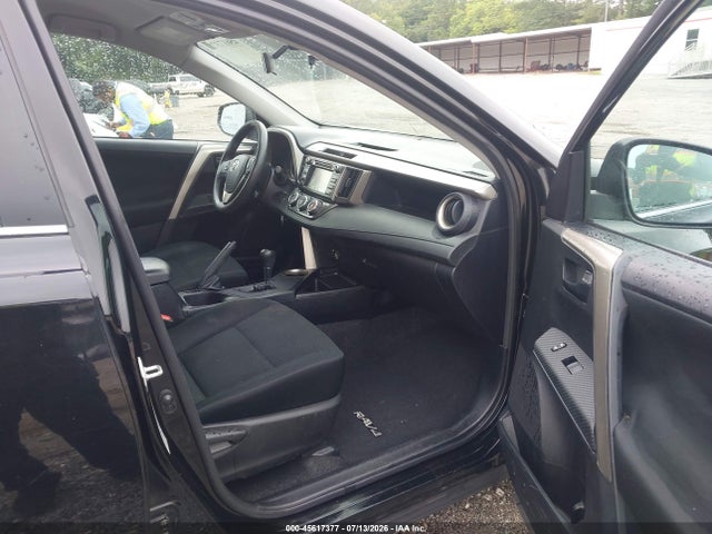2T3ZFREV9FW145136 Toyota RAV4 LE
