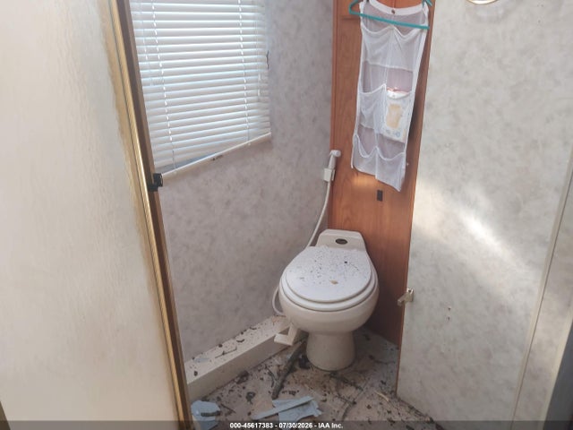 Продаж на аукціоні авто 2003 Freightliner Chassis X Line Motor Home, vin: 4UZAAJBV13CK69283, номер лоту: 45617383