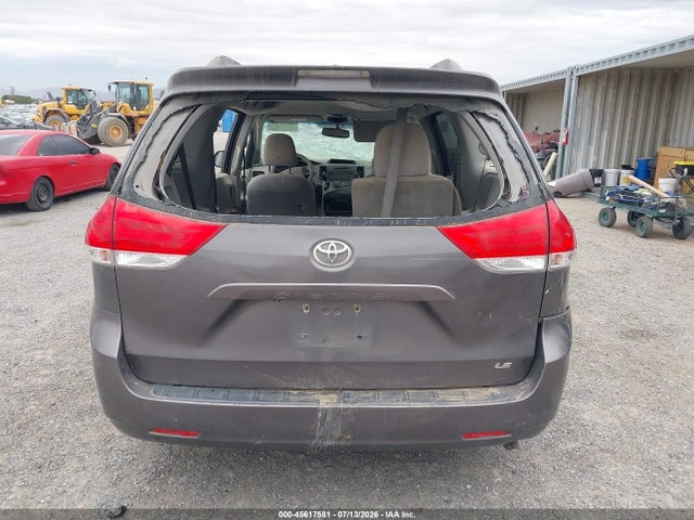 2013 Toyota Sienna Le V6 8 Passenger მანქანა იყიდება აუქციონზე, vin: 5TDKK3DCXDS377981, აუქციონის ნომერი: 45617581