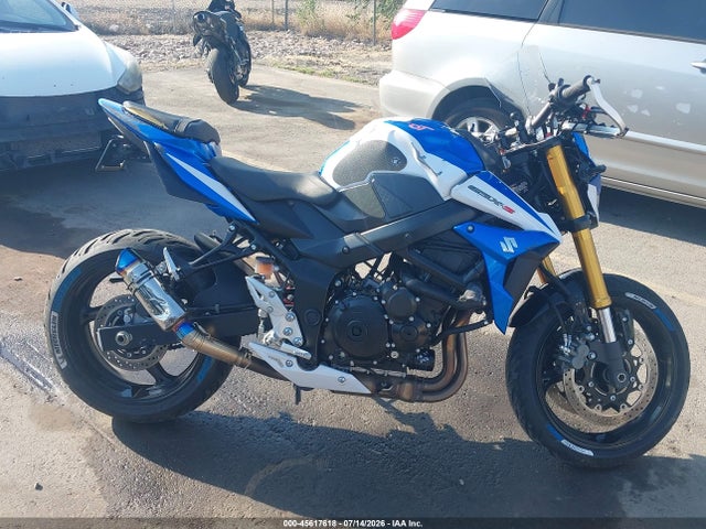 Suzuki GSX-S750 2015 JS1GR7NA0F2102016 Image 12