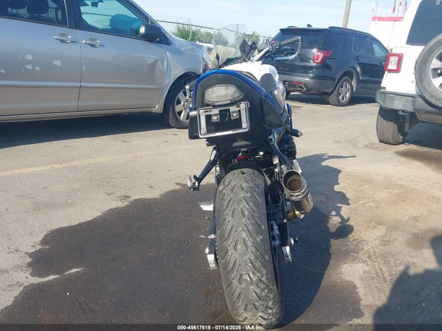 Suzuki GSX-S750 2015 JS1GR7NA0F2102016 Image 6