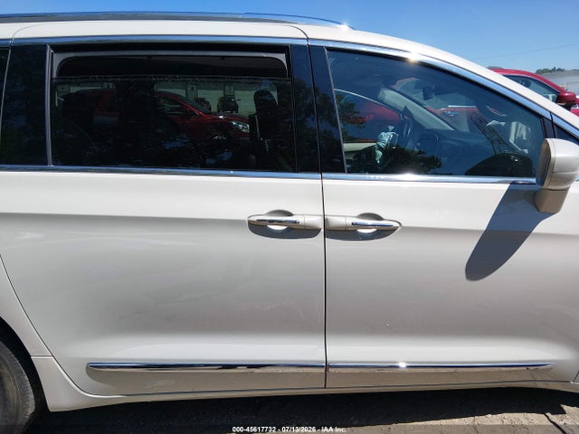 2020 Chrysler Pacifica Touring L Plus მანქანა იყიდება აუქციონზე, vin: 2C4RC1EG1LR282959, აუქციონის ნომერი: 45617732
