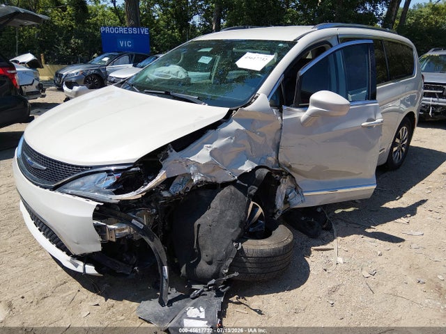 2020 Chrysler Pacifica Touring L Plus მანქანა იყიდება აუქციონზე, vin: 2C4RC1EG1LR282959, აუქციონის ნომერი: 45617732