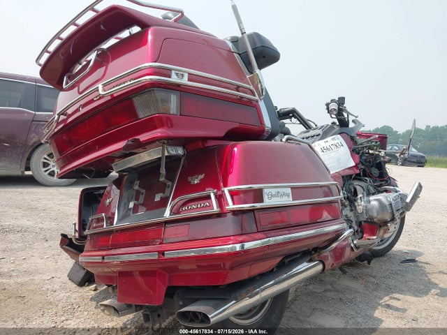 45617834 :رقم المزاد ، 1HFSC220XWA001741 vin ، 1998 Honda Gl1500 A مزاد بيع