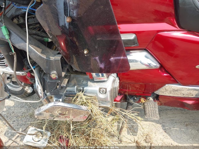 45617834 :رقم المزاد ، 1HFSC220XWA001741 vin ، 1998 Honda Gl1500 A مزاد بيع