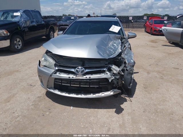 45617867 :رقم المزاد ، 4T4BF1FK4FR451585 vin ، 2015 Toyota Camry Xle مزاد بيع