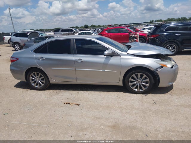 45617867 :رقم المزاد ، 4T4BF1FK4FR451585 vin ، 2015 Toyota Camry Xle مزاد بيع