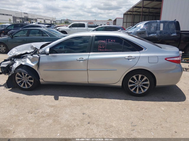 45617867 :رقم المزاد ، 4T4BF1FK4FR451585 vin ، 2015 Toyota Camry Xle مزاد بيع