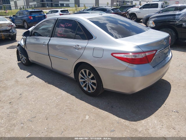 45617867 :رقم المزاد ، 4T4BF1FK4FR451585 vin ، 2015 Toyota Camry Xle مزاد بيع