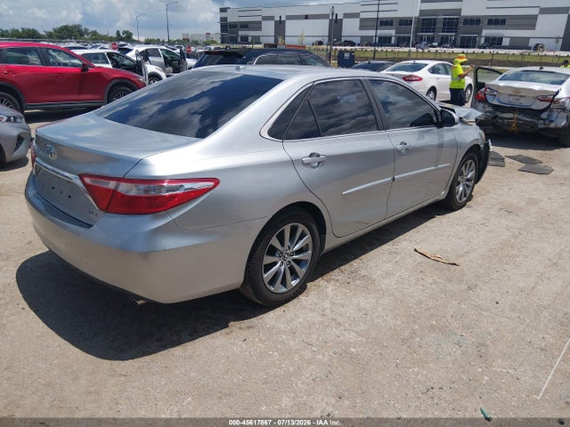 45617867 :رقم المزاد ، 4T4BF1FK4FR451585 vin ، 2015 Toyota Camry Xle مزاد بيع