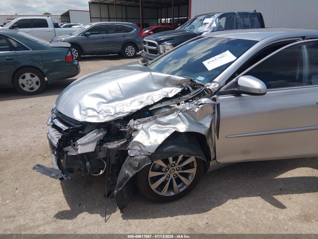 45617867 :رقم المزاد ، 4T4BF1FK4FR451585 vin ، 2015 Toyota Camry Xle مزاد بيع