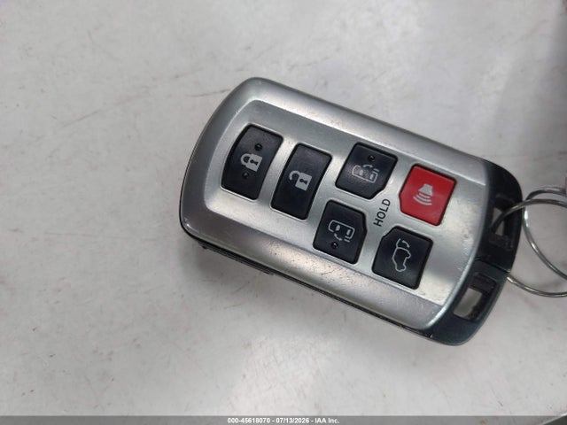 5TDYK3DC5GS754330 Toyota Sienna Xle 8 Passenger