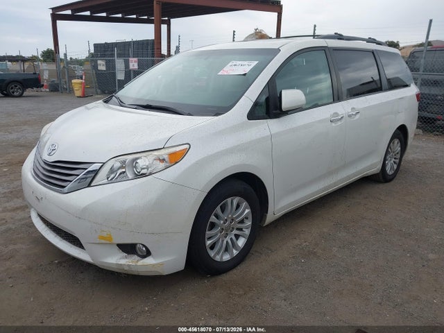 5TDYK3DC5GS754330 Toyota Sienna Xle 8 Passenger
