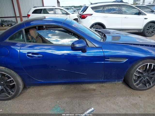 45618333 :رقم المزاد ، WDDPK3JA4HF133277 vin ، 2017 Mercedes-benz Slc 300 مزاد بيع