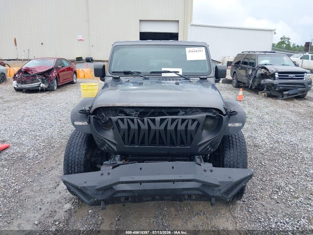 1C4HJXEN9KW600173 Jeep Wrangler Unlimited Sahara 4x4