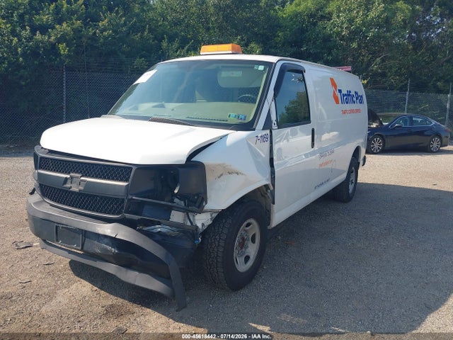 Chevrolet Express 2500 Work Van 2017 1GCWGAFF4H1133194 Image 2