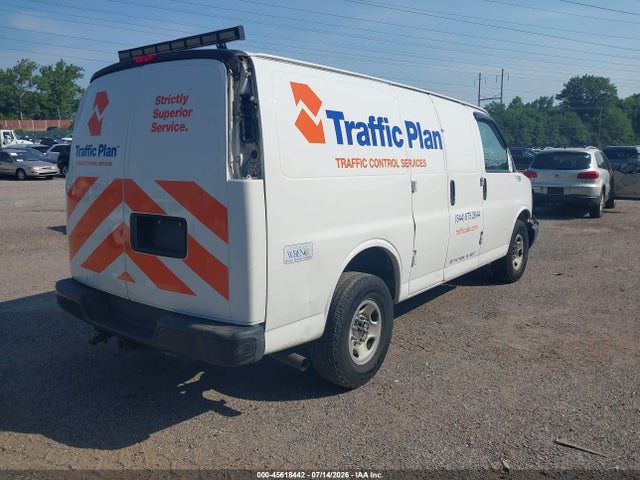 Chevrolet Express 2500 Work Van 2017 1GCWGAFF4H1133194 Image 4