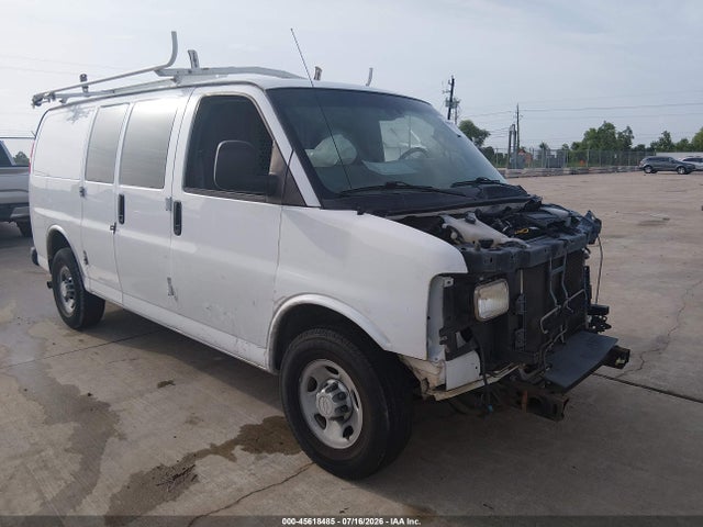 2016 1GCWGAFF2G1170453 main image