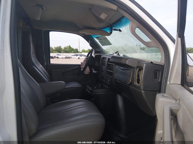 Chevrolet Express 2500 Work Van 2016 1GCWGAFF2G1170453 Image 5