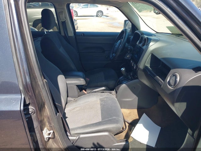 1C4NJPBB5GD562070 Jeep Patriot Sport