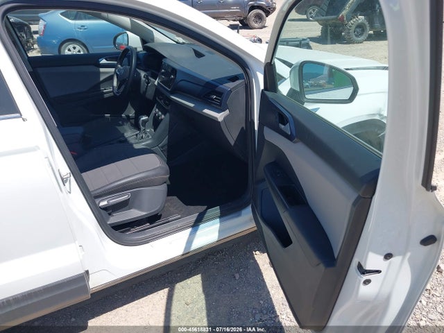 Продаж на аукціоні авто 2022 Volkswagen Taos 1.5t Se, vin: 3VVLX7B24NM070686, номер лоту: 45618831