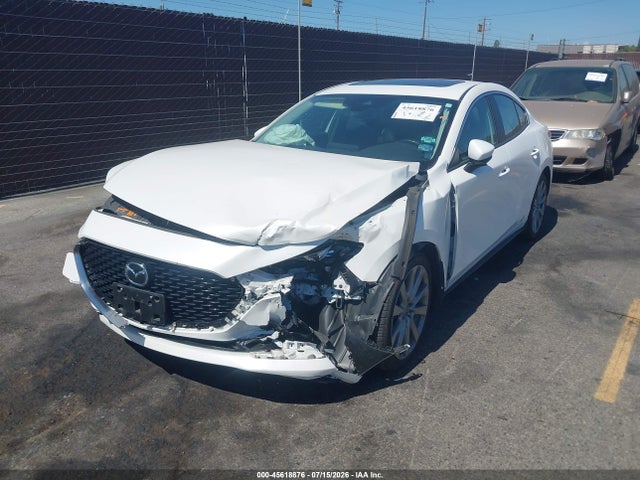 Mazda Mazda3 Preferred 2022 3MZBPACL1NM315990 Image 2