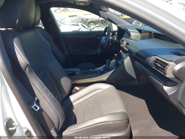 Lexus IS 200T 2017 JTHBA1D22H5039225 Image 5