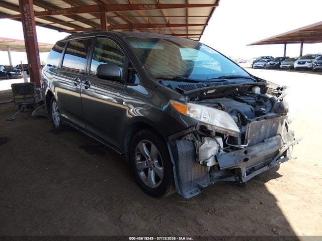 Toyota Sienna Le V6 8 Passenger 2014 5TDKK3DC0ES425716 Image 1