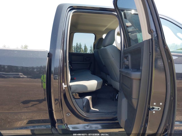 1C6RR6FG2JS322267 RAM 1500 Tradesman 4x2 6&#039;4 Box