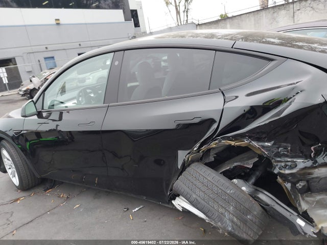 Продаж на аукціоні авто 2023 Tesla Model Y Awd/long Range Dual Motor All-wheel Drive, vin: 7SAYGAEE2PF646437, номер лоту: 45619402