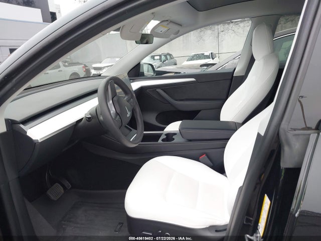 Продаж на аукціоні авто 2023 Tesla Model Y Awd/long Range Dual Motor All-wheel Drive, vin: 7SAYGAEE2PF646437, номер лоту: 45619402