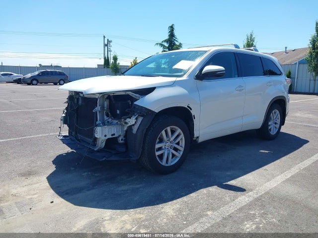 Toyota Highlander Le V6 2014 5TDBKRFH7ES011375 Image 2