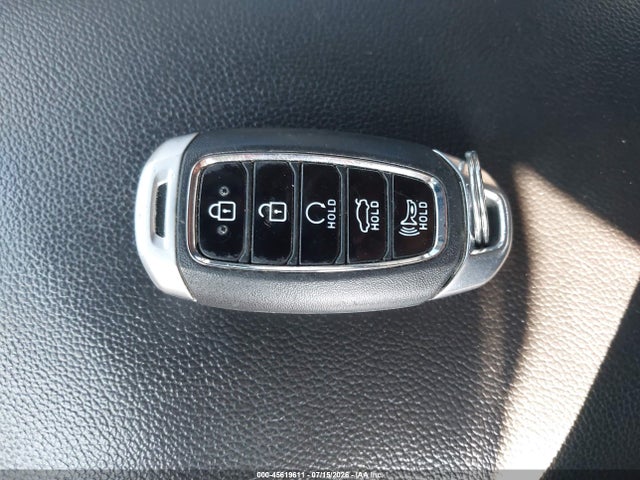 5NPLM4AG5PH109894 Hyundai ELANTRA SEL