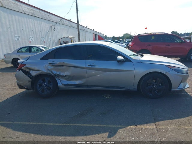 5NPLM4AG5PH109894 Hyundai ELANTRA SEL